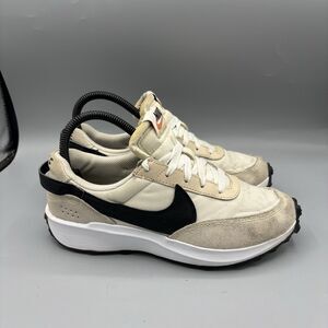 Nike Women's Cream and Black Athletic Sneakers